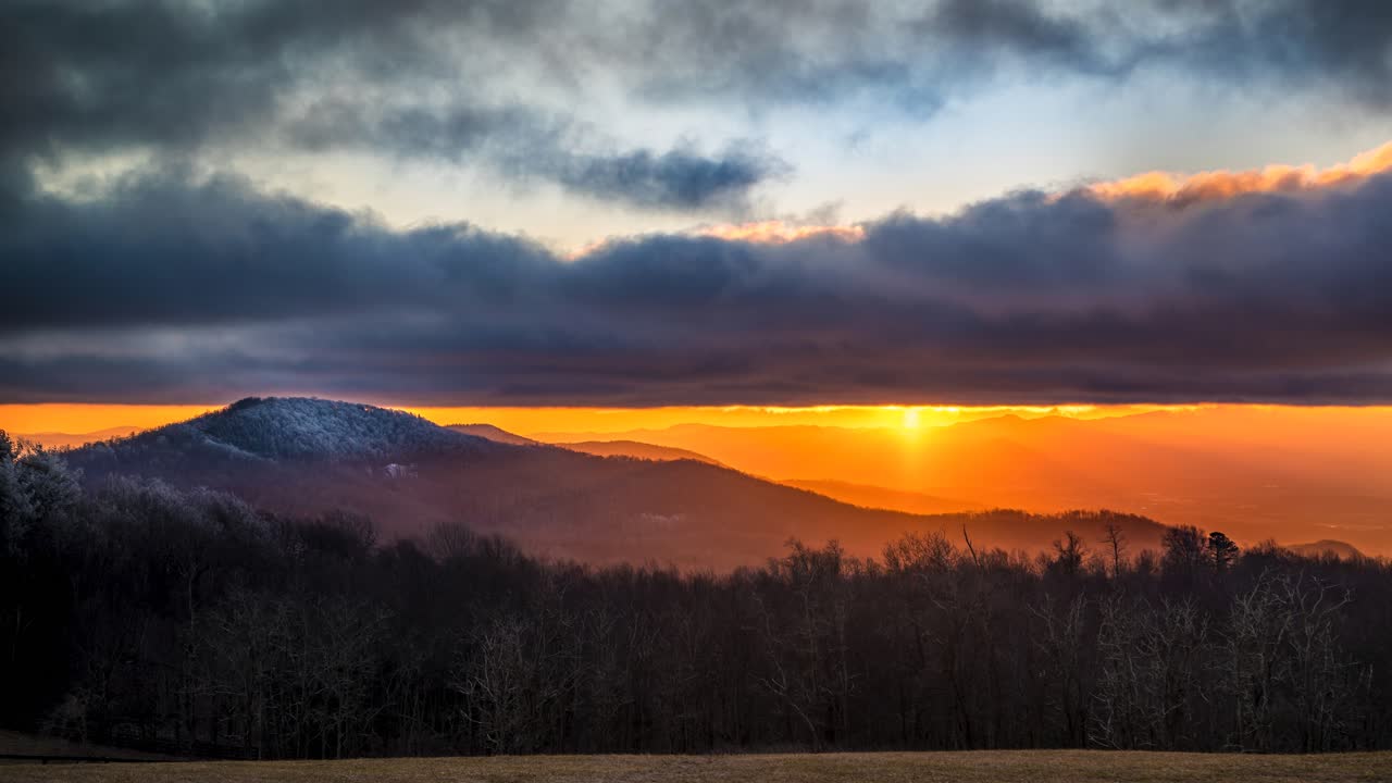 Dramatic sunrise Blue Ridge Mountains time lapse