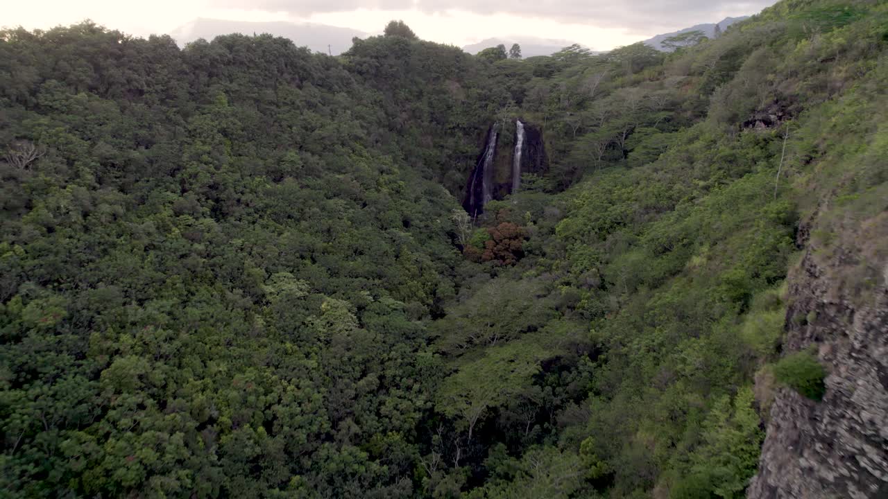 Vackra flygbilder av de berömda Wailua-vattenfallen
