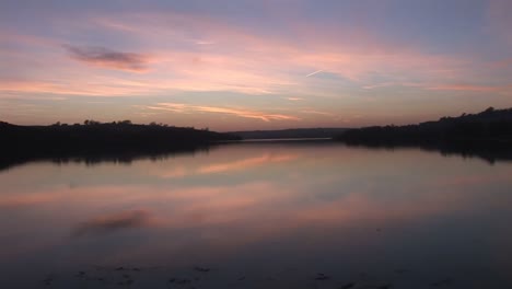 el cielo todavía rojo