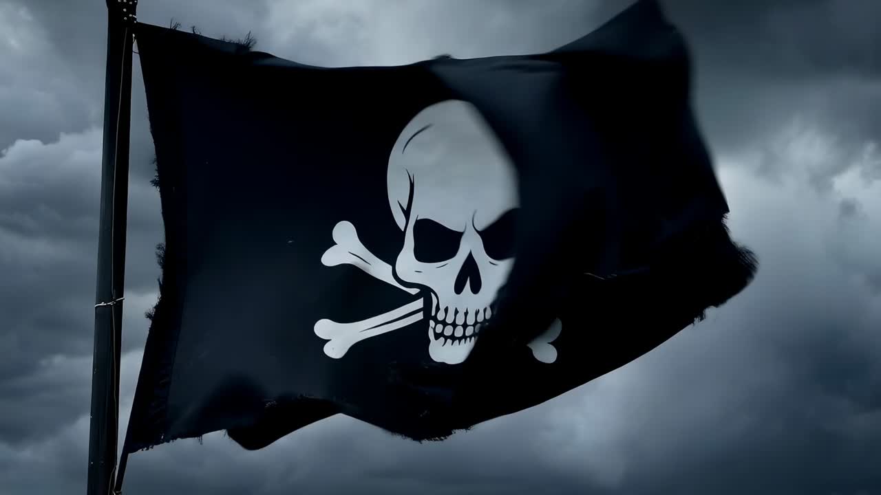 Bandiera pirata nera fluttuante con teschio e ossa incrociate bianchi che reagisce alle raffiche su un cielo tempestoso