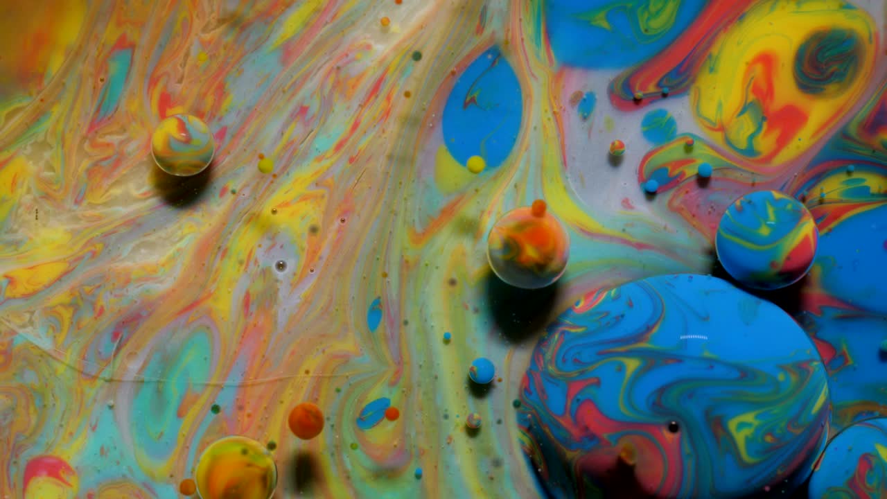 coloridas burbujas brillantes aceite hermosa pintura universo color movimiento multicolorido. pintura acrílica. universo espacial, física cuántica. fantástica superficie hipnótica. reacción química de metamorfosis.