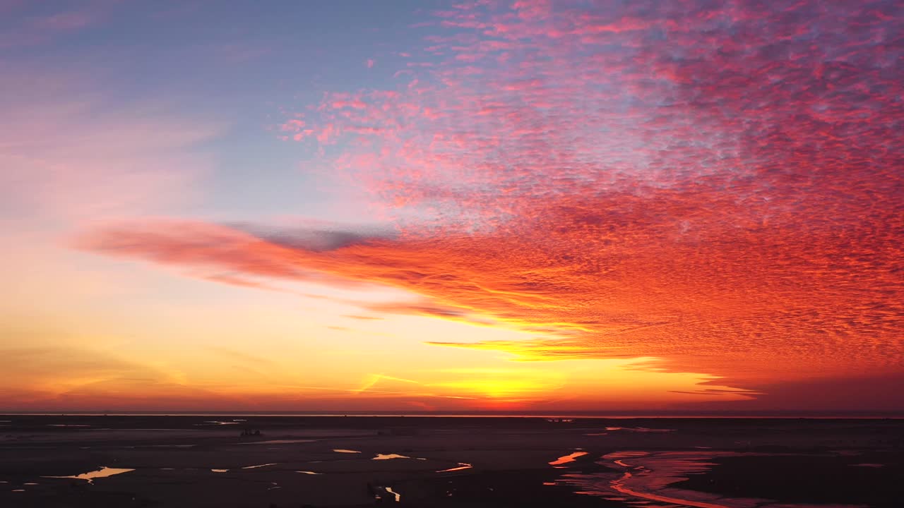 중간 비행 카메라 이동 빨간 해가 뜨는 mavic 2 프로 4k 드론