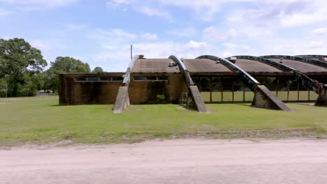 Abandoned-building-in-Selma,-Alabama-with-drone-video-moving-right-to-left