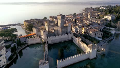 Aerial-view-Sirmione-mediteranean-historical-sightseeing-town-in-italy-on-lake-garda