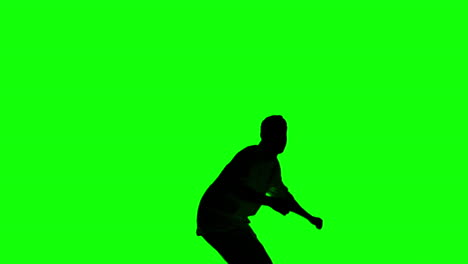 silueta de un hombre saltando y levantando los brazos en la pantalla verde