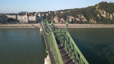 Cinematic-Orbiting-Shot-Above-Liberty-Bridge-and-Danube-River-in-Budapest,-Hungary