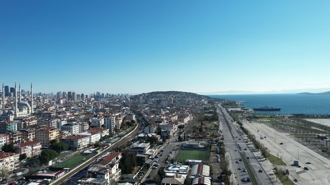 ciudad cerca de la costa