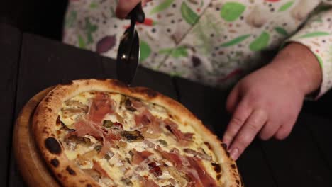 haciendo una deliciosa pizza casera