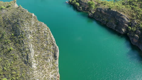 Vogelperspektive-über-Den-Stausee-Lago-De-Bolarque.-Spanien