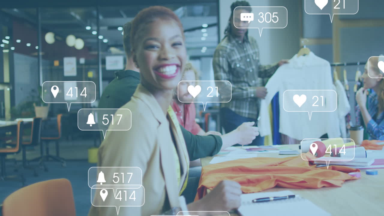 animación de iconos de medios sobre diversas personas de negocios que trabajan en la oficina