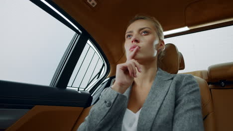 Focused-business-woman-analysing-at-backseat.-Businesswoman-thinking-at-car