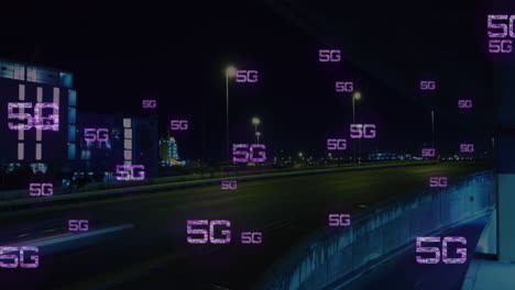 animación de textos 5g en el lapso de tiempo de vehículos en movimiento en la calle en el fondo
