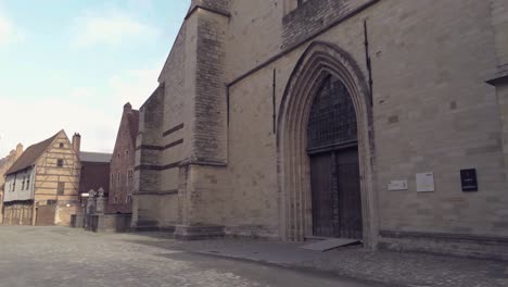 Walking-to-the-Sint-Jan-De-Doperkerk-gate-at-the-Groot-Begijnhof-in-Leuven,-Belgium