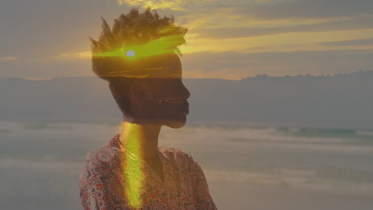 Modèle féminin tournant la tête pour un portrait, alignant une superposition de coucher de soleil avec le visage et créant un halo de soleil