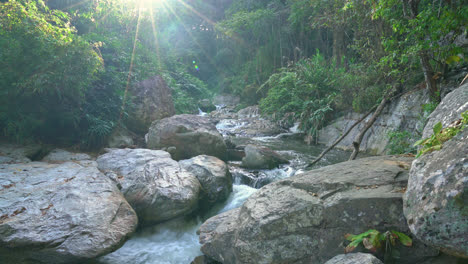 Schöner-Mae-Sa-Wasserfall-In-Chiang-Mai,-Thailand