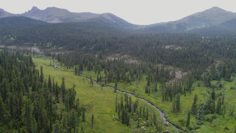 Flight-Over-Serene-River-in-Ergaki-Park