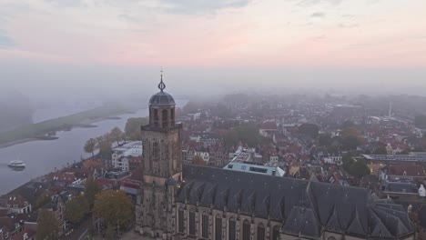 Mañana-Brumosa-Sobre-La-Ciudad-De-Deventer