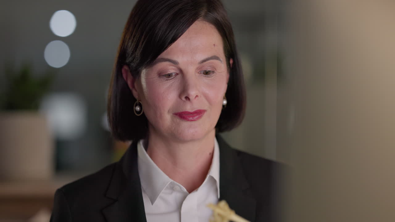 mujer de negocios, comida china