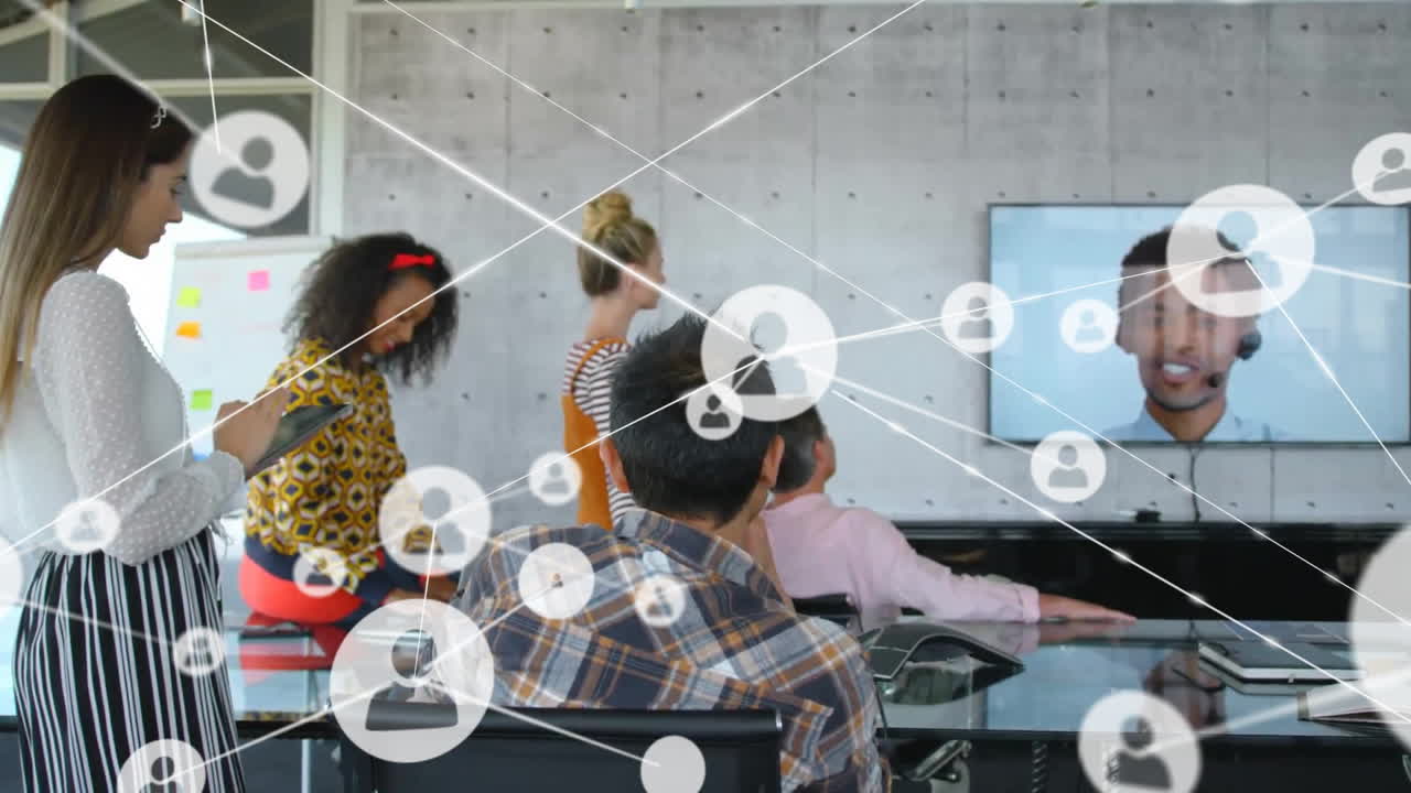 사무실에서 만나는 다양한 동료들에 대한 아이콘과의 연결 네트워크의 애니메이션