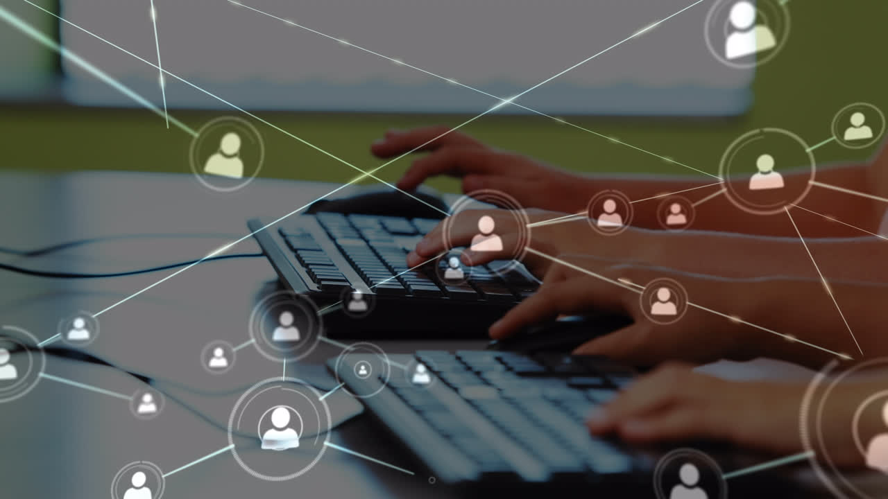 animación de la red de conexiones a través de las manos de diversos alumnos escribiendo en el teclado