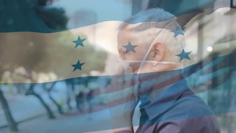 Animación-De-La-Bandera-De-Honduras-Ondeando-Sobre-Un-Hombre-Caucásico-Con-Mascarilla-En-La-Calle-De-La-Ciudad