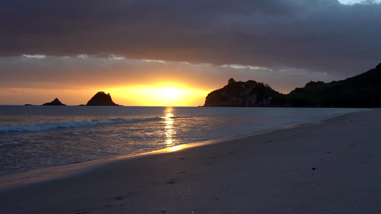 Golden hour during sunrise at Hahei beach
