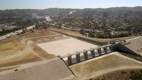 toma aerea de la historica represa sepulveda