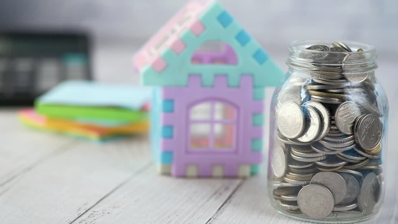 집을 기 위해 돈을 저축하는 것