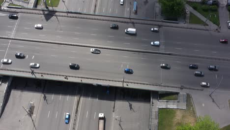 vista del puente ancho de intercambio de transporte, paso elevado. vista de arriba.