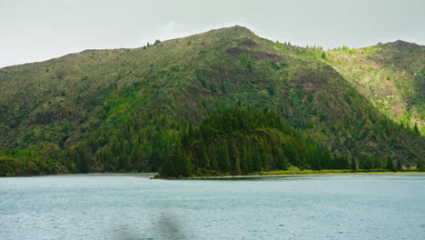 Static-close-up-shot-of-volcanic-lake-in-the-Azores,-Portugal