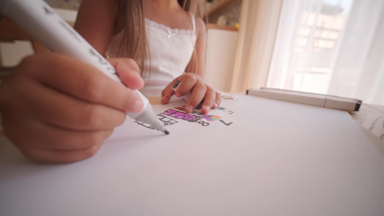 dibujo infantil con marcadores