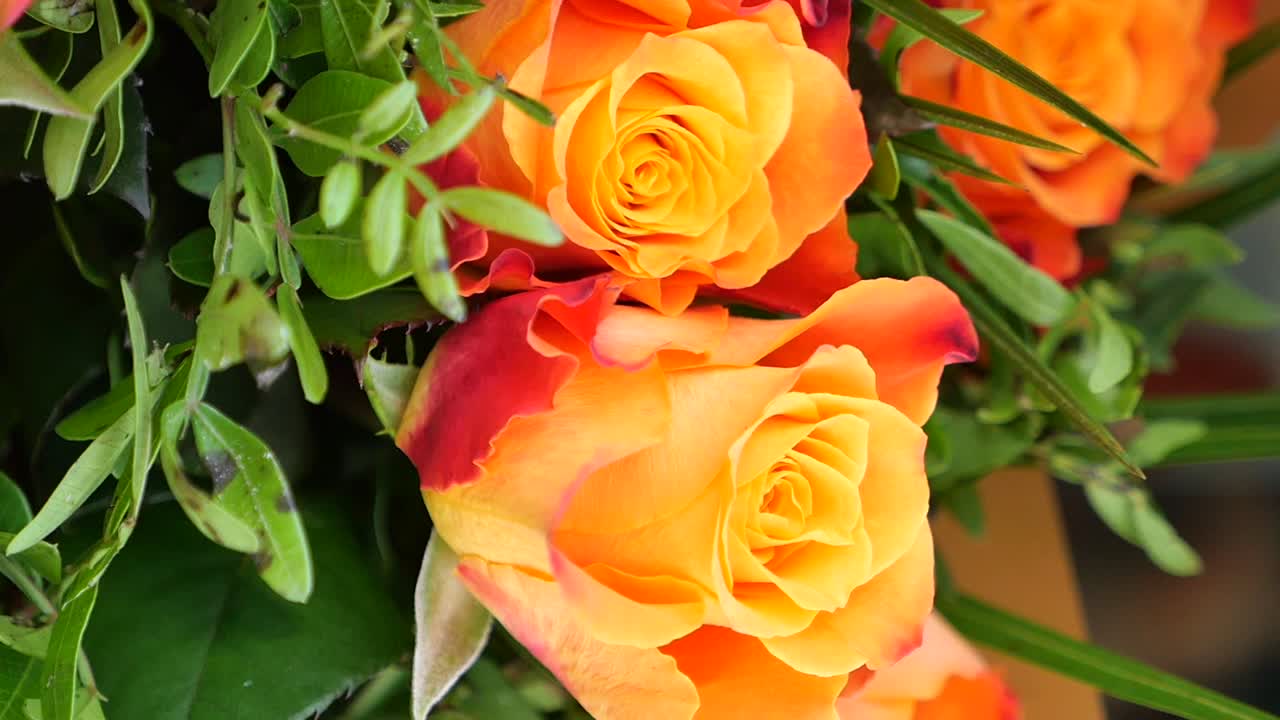 ramo de rosas naranjas