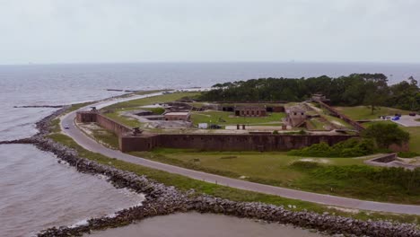 Sobrevolar-Fort-Gaines,-Alabama,-En-Dauphin-Island