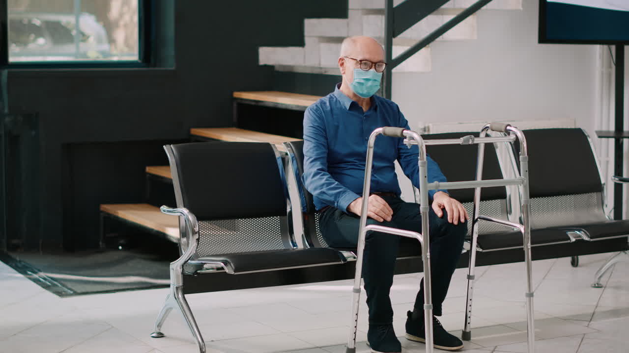 Little kid and woman visiting old patient in health center