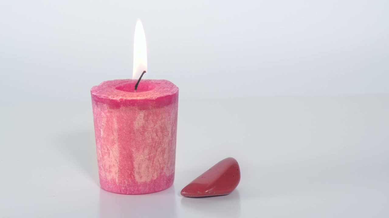 Red root chakra candle with red jasper