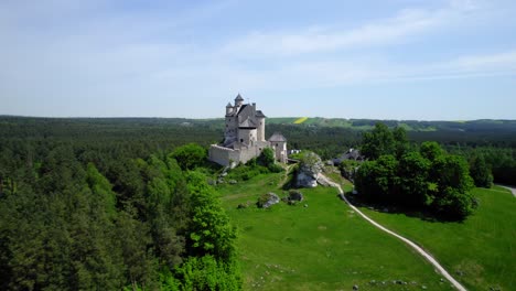 Castillo-Real-De-Bobolice-En-Polonia