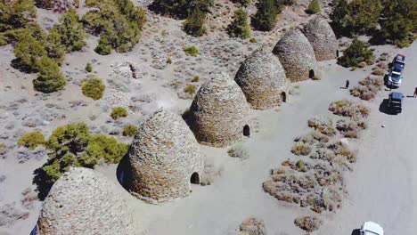 hornos de carbón en el parque nacional del valle de la muerte, california, ee.uu. - fotografía aérea de un dron