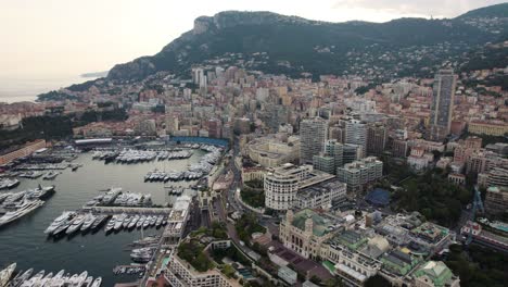 Atemberaubende-Luftdrohnenlandschaft-Der-Stadt-Monaco