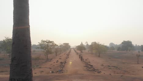 Rückwärtsfliegen-Am-Tempelkomplex-Vat-Phou,-Provinz-Champasak,-Laos,-Luftaufnahme