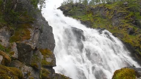 Trekking-En-Impresionantes-Vistas-De-Noruega