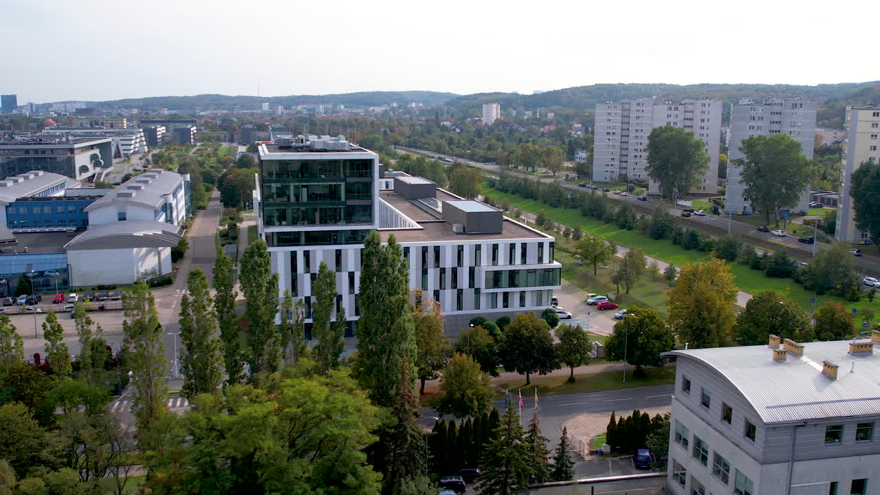 edificio de la facultad de idiomas, universidad de gdansk en oliwa, gdansk, polonia