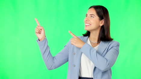 mujer en vestido de negocios señalando