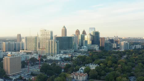 Toma-De-Dron-Del-Centro-De-Atlanta-Mirando-Al-Norte-Desde-El-Centro-En-Uhd