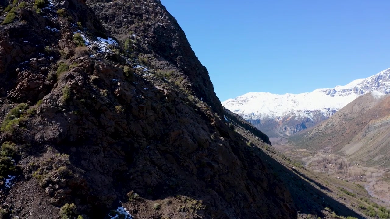 Chile, condução de SUV off-road na estrada de montanha do Cajón del Maipo