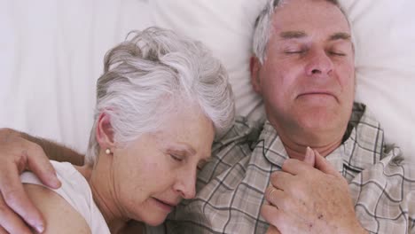 Senior-couple-sleeping-in-bed