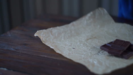 Man-hands-breaking-dark-chocolate.-Dark-chocolate-bar.-Chocolate-pieces