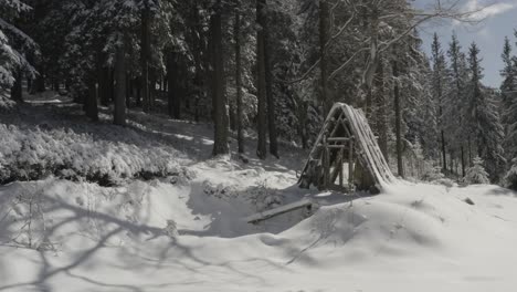 Snow-shelter-at-Kope-winter-resort-in-the-Pohorje-mountains-Slovenia,-Aerial-pan-right-shot