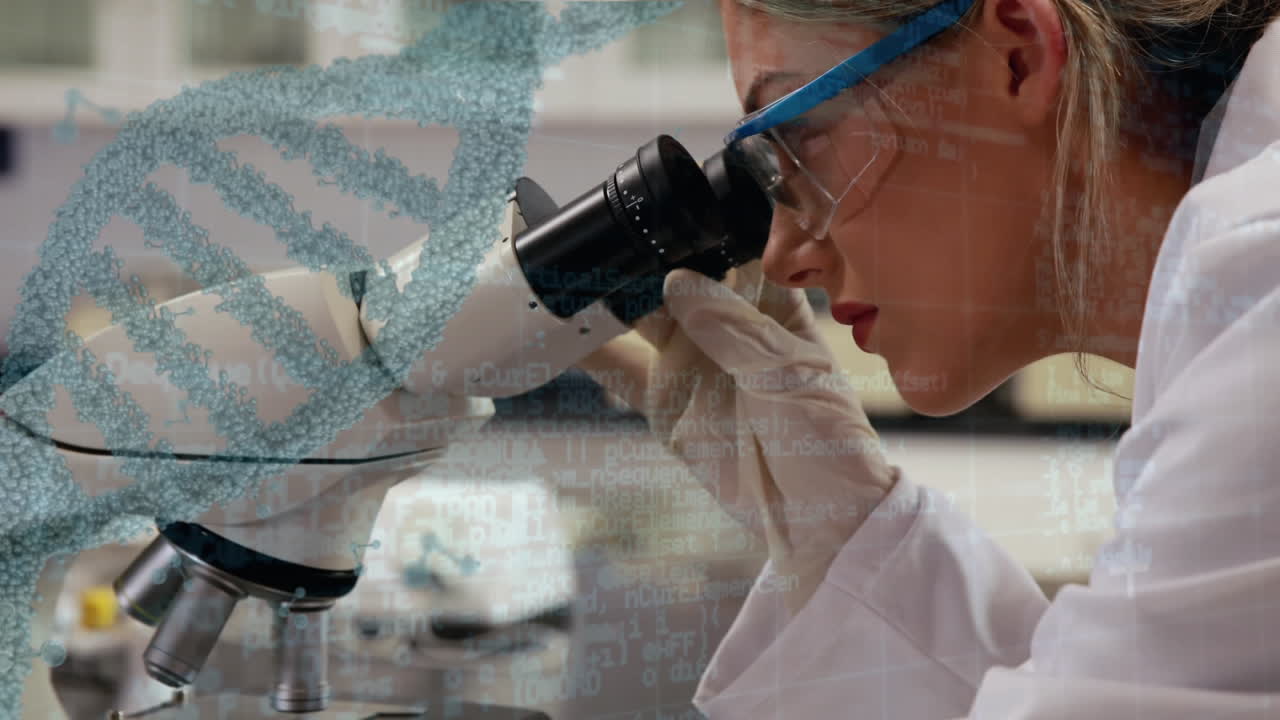 현미경 을 들여다보는 과학자