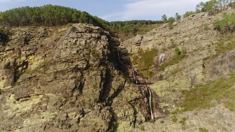 paisaje aéreo de montaña. figas do ermelo, portugal