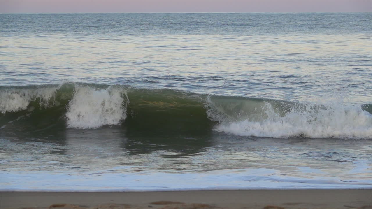 Wave breaks in slow motion